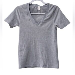 Athleta Renew women’s Medium short sleeve v-neck gray ribbed top